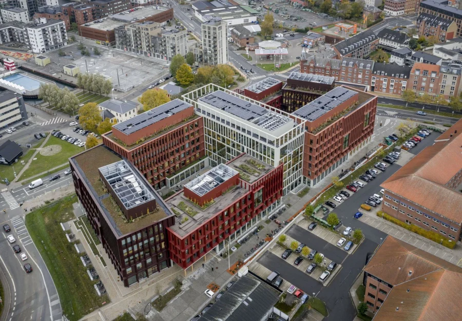 Новое офисное здание "WoodHub" в городе Оденсе, Дания