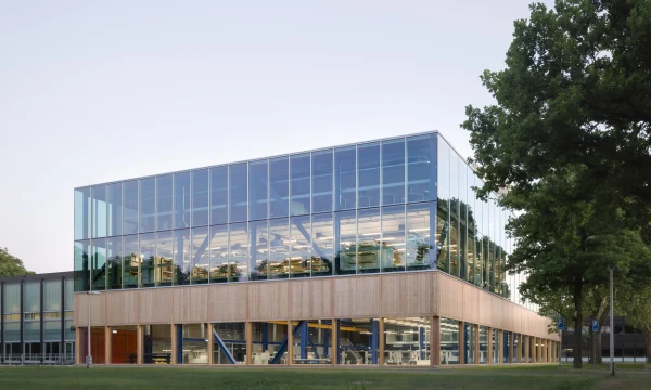 Завершено здание-мастерская CUBE в городе Энсхеде, Нидерланды