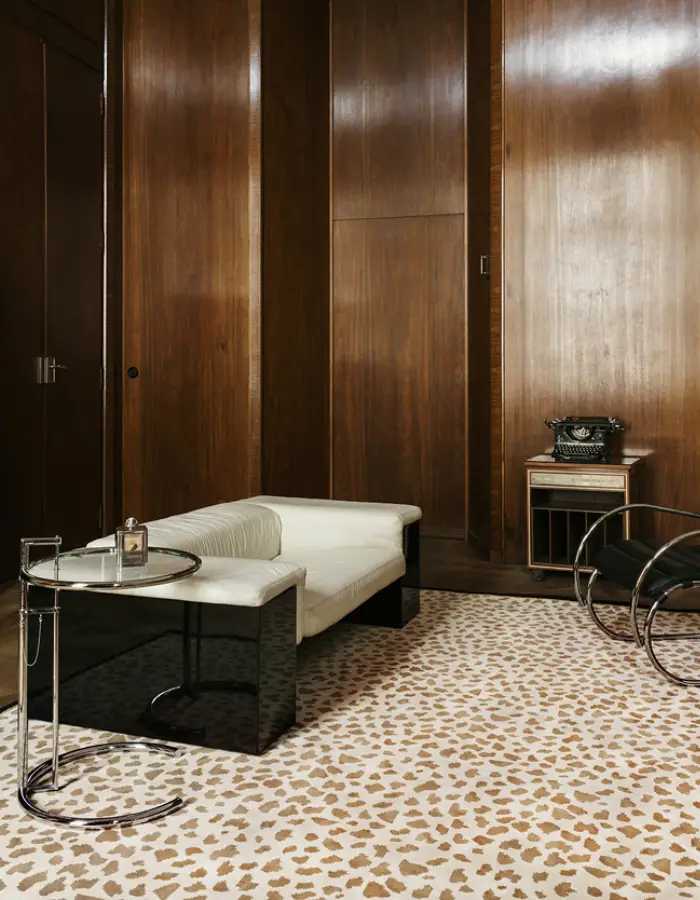 Интерьер как манифест: хром, жемчуг и «сигарная» палитра в трендах 2026 года