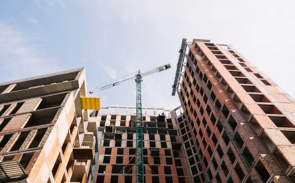 Новостройки в крупных городах России подорожали в 2025 году на 14%