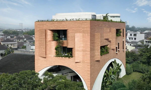 Офисное здание Sagehaus Office Garden в Джакарте, Индонезия