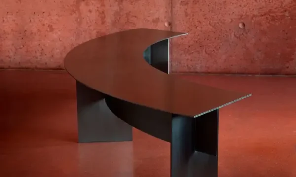 Интерьер как манифест: хром, жемчуг и &laquo;сигарная&raquo; палитра в трендах 2026 года