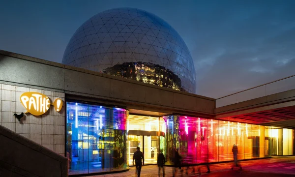 Завершена реконструкция кинотеатра La Géode в Париже, Франция