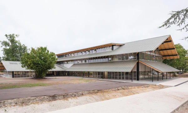 Завершён новый школьный комплекс Градиньян, Франция