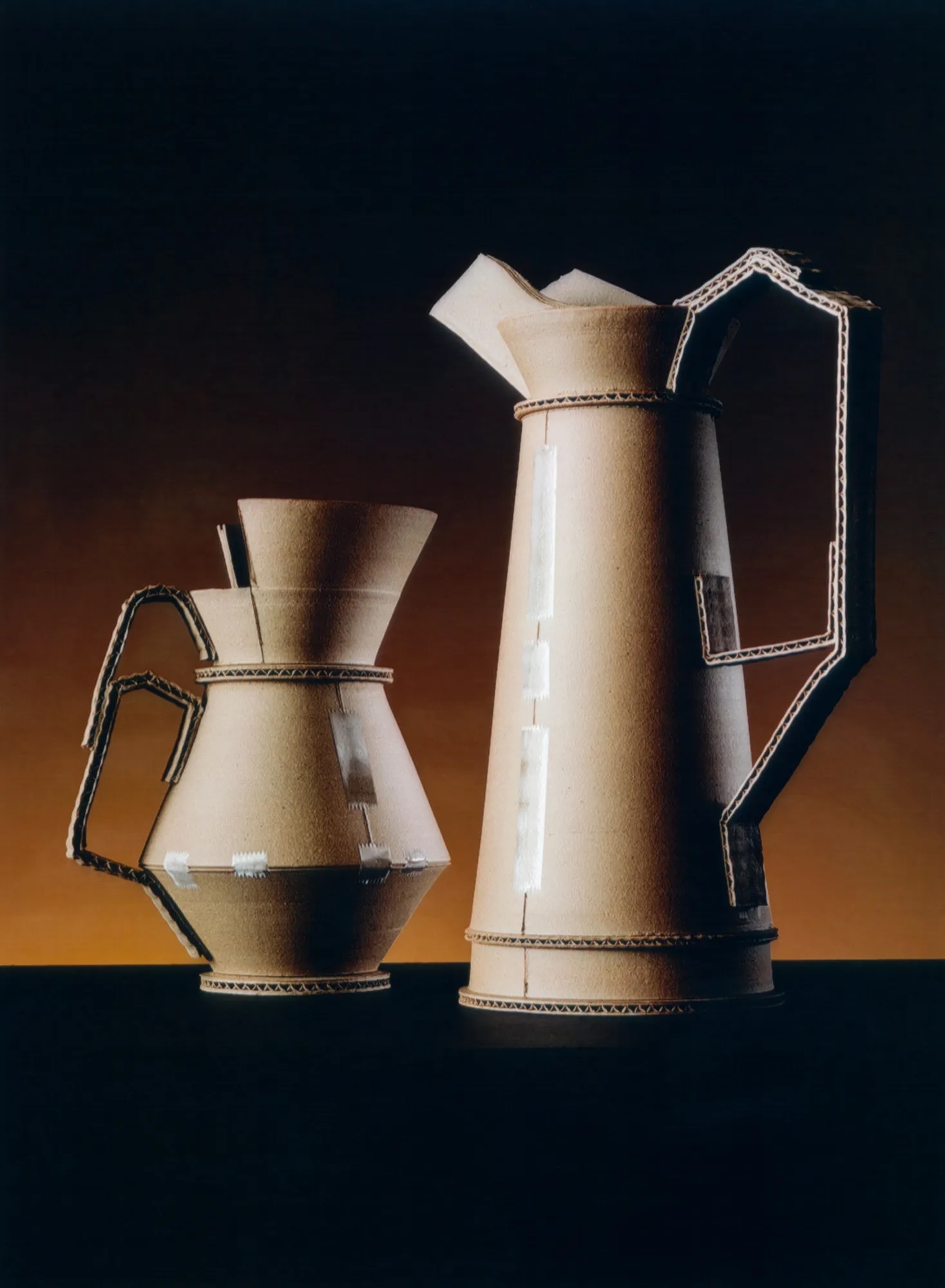 Картонная иллюзия и стулья-пришельцы: 6 главных дизайн-находок 2026 года