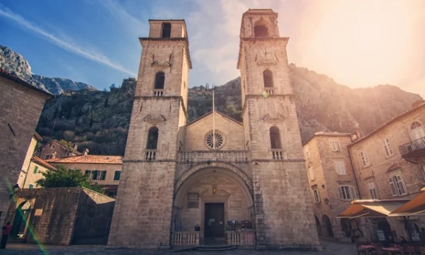 Рекордно низкое количество новых квартир в 2025 году в Черногории