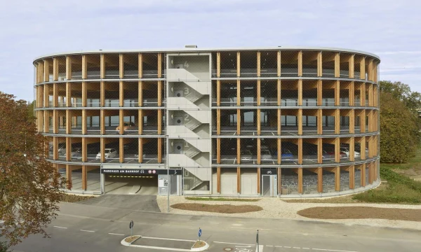 Деревянный паркинг в городе Вендлинген, Германия