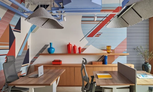Позитив в офисе: c авангардными обоями