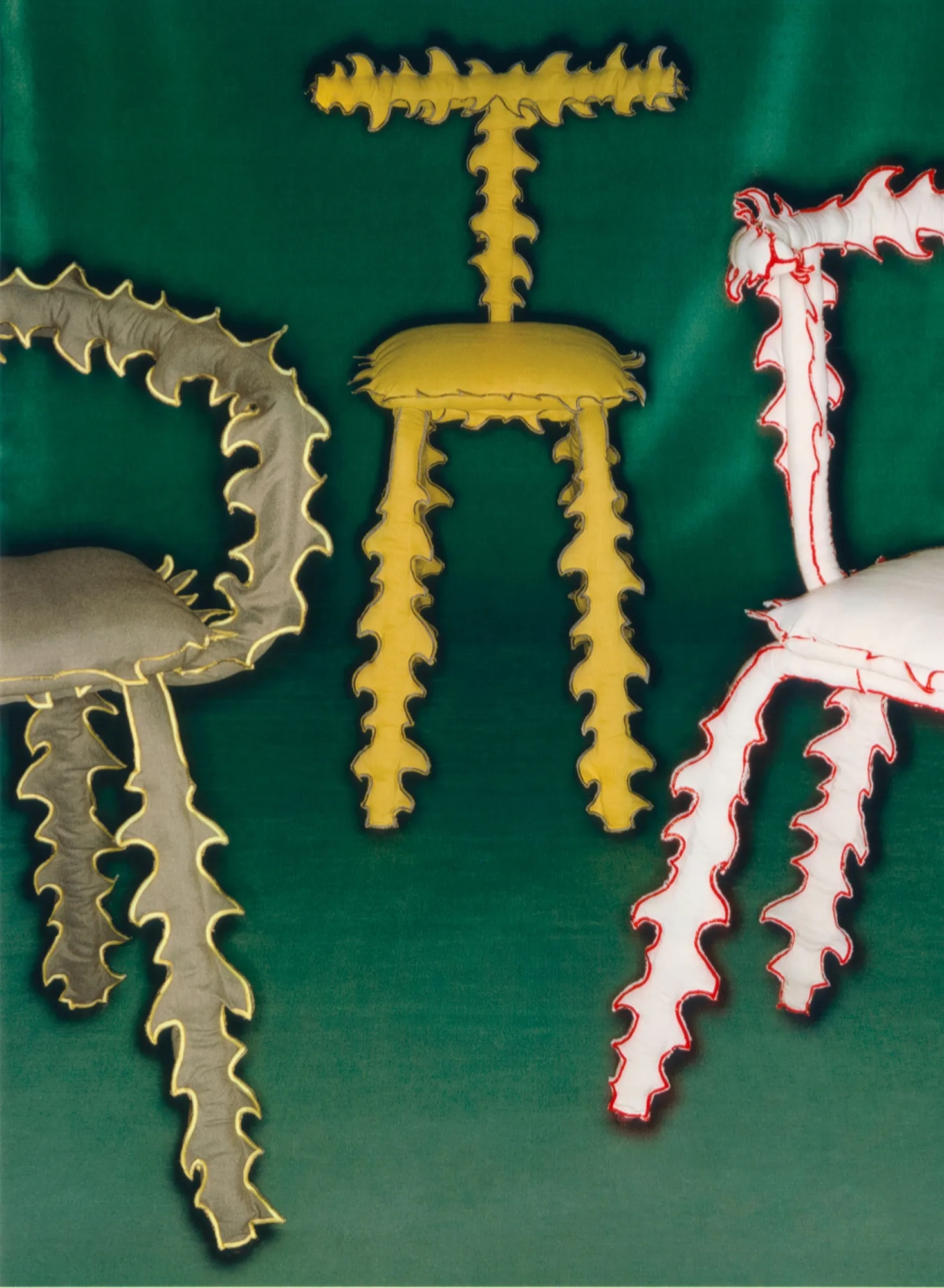 Картонная иллюзия и стулья-пришельцы: 6 главных дизайн-находок 2026 года