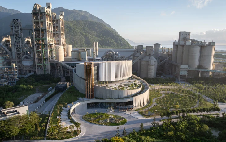 Мусоросжигательный завод со спиралевидной террасой в Тайване