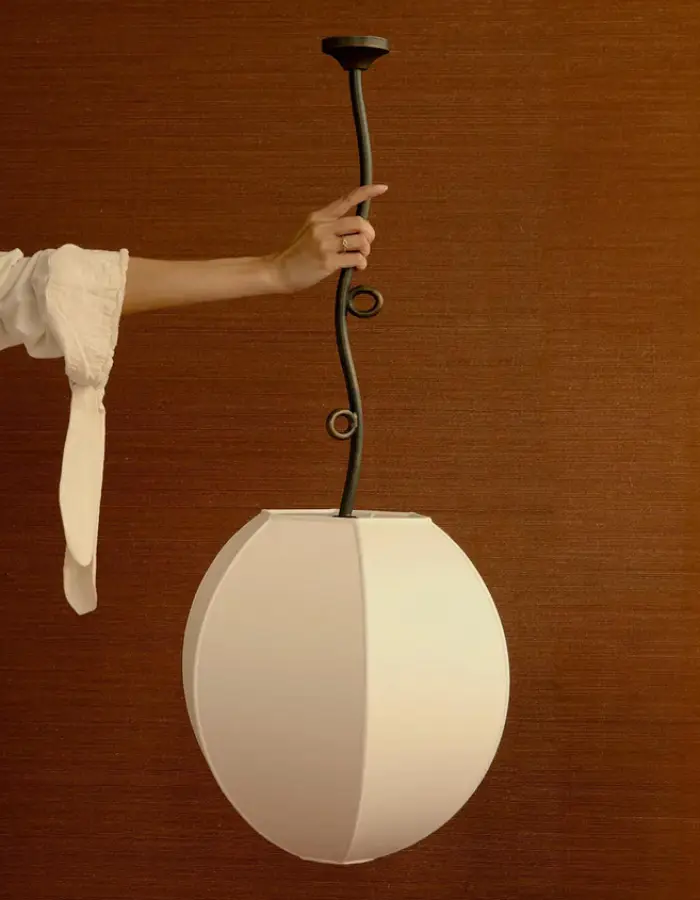 Интерьер как манифест: хром, жемчуг и «сигарная» палитра в трендах 2026 года