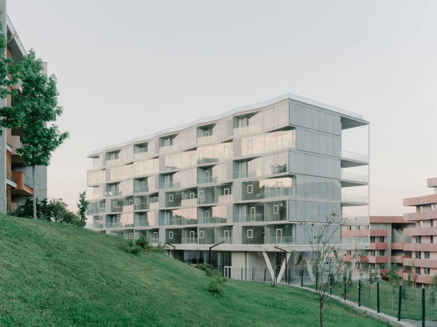 "Садовый домик" у озера Лиси в городе Тбилиси, Грузия "Садовый домик" у озера Лиси в городе Тбилиси, Грузия