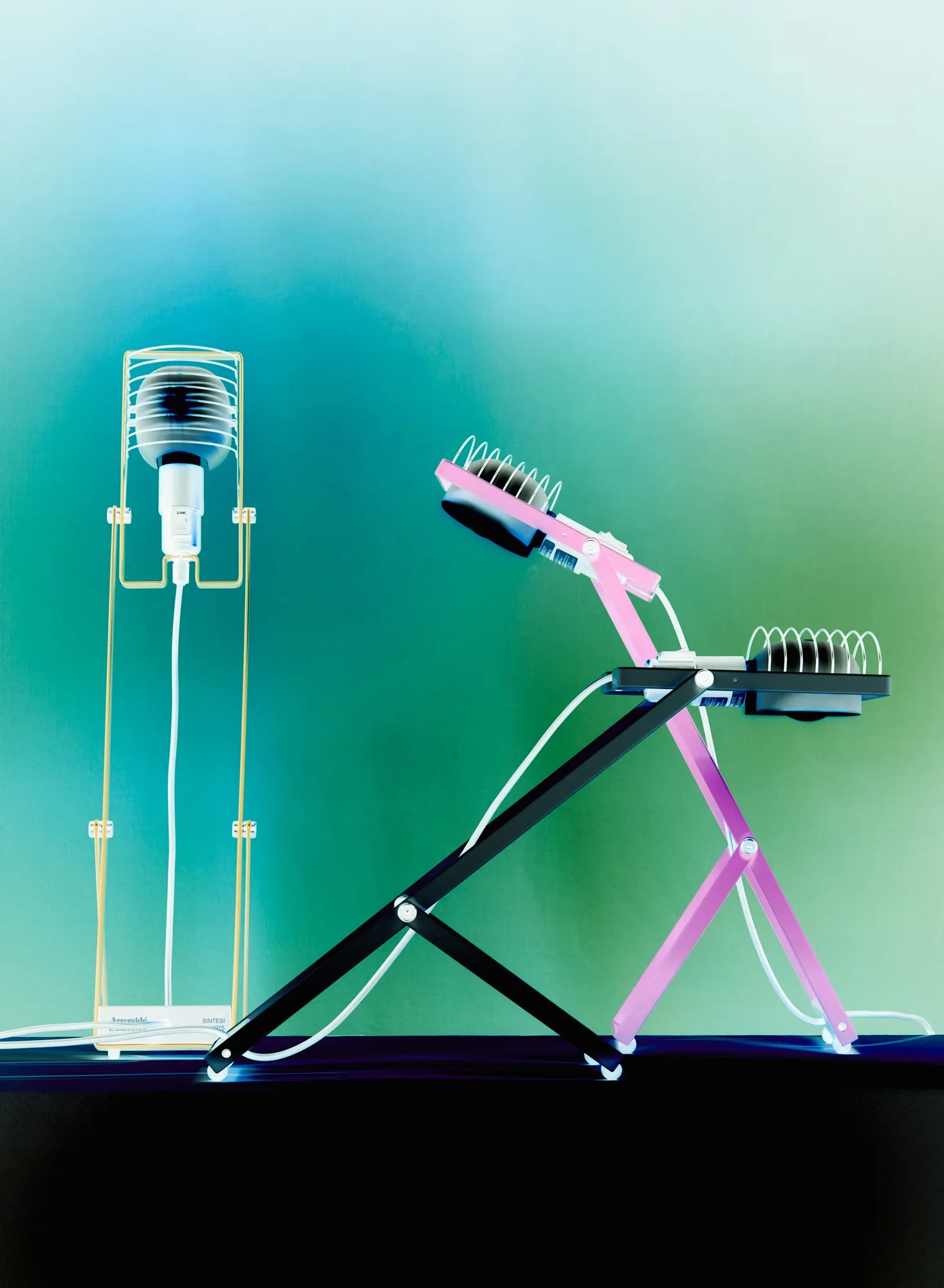 Картонная иллюзия и стулья-пришельцы: 6 главных дизайн-находок 2026 года