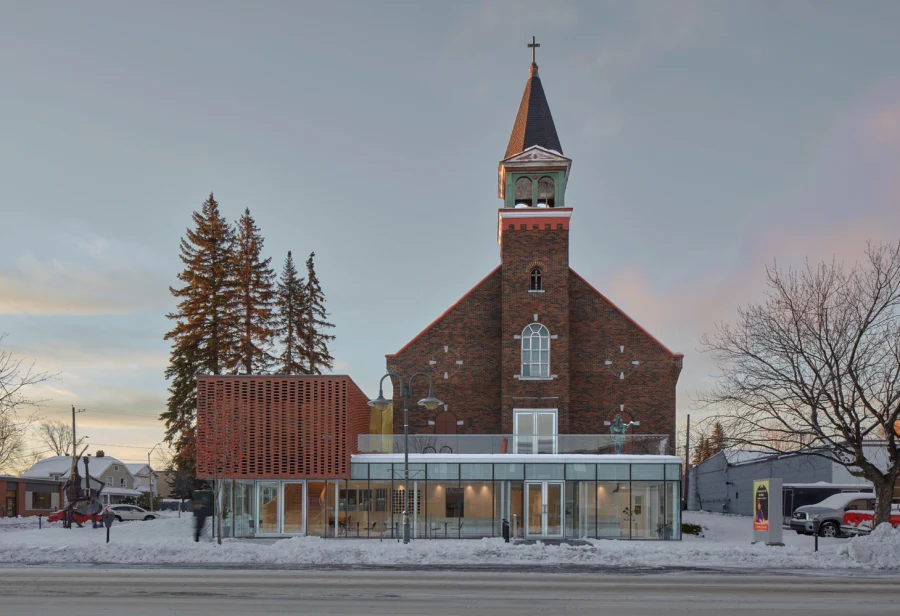 Культурный центр "Agora des Arts" в городе Руин-Норанда, Канада