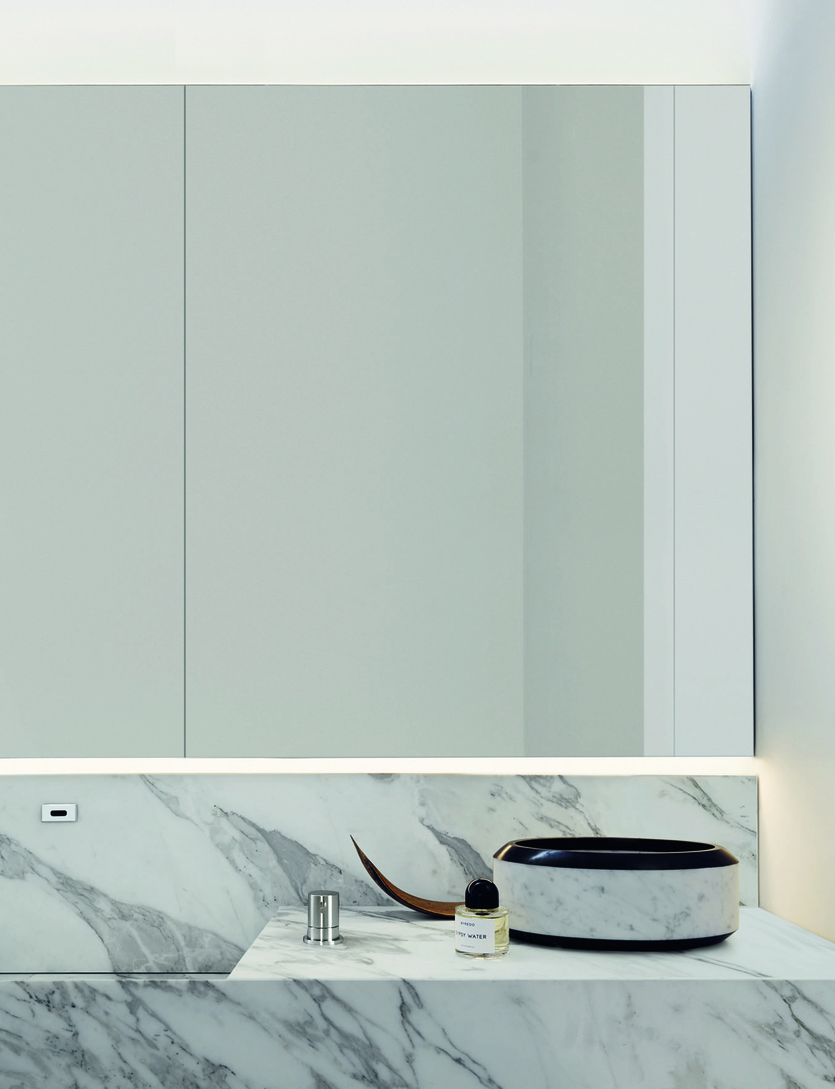 Минимализм в ванной: мебельные новинки