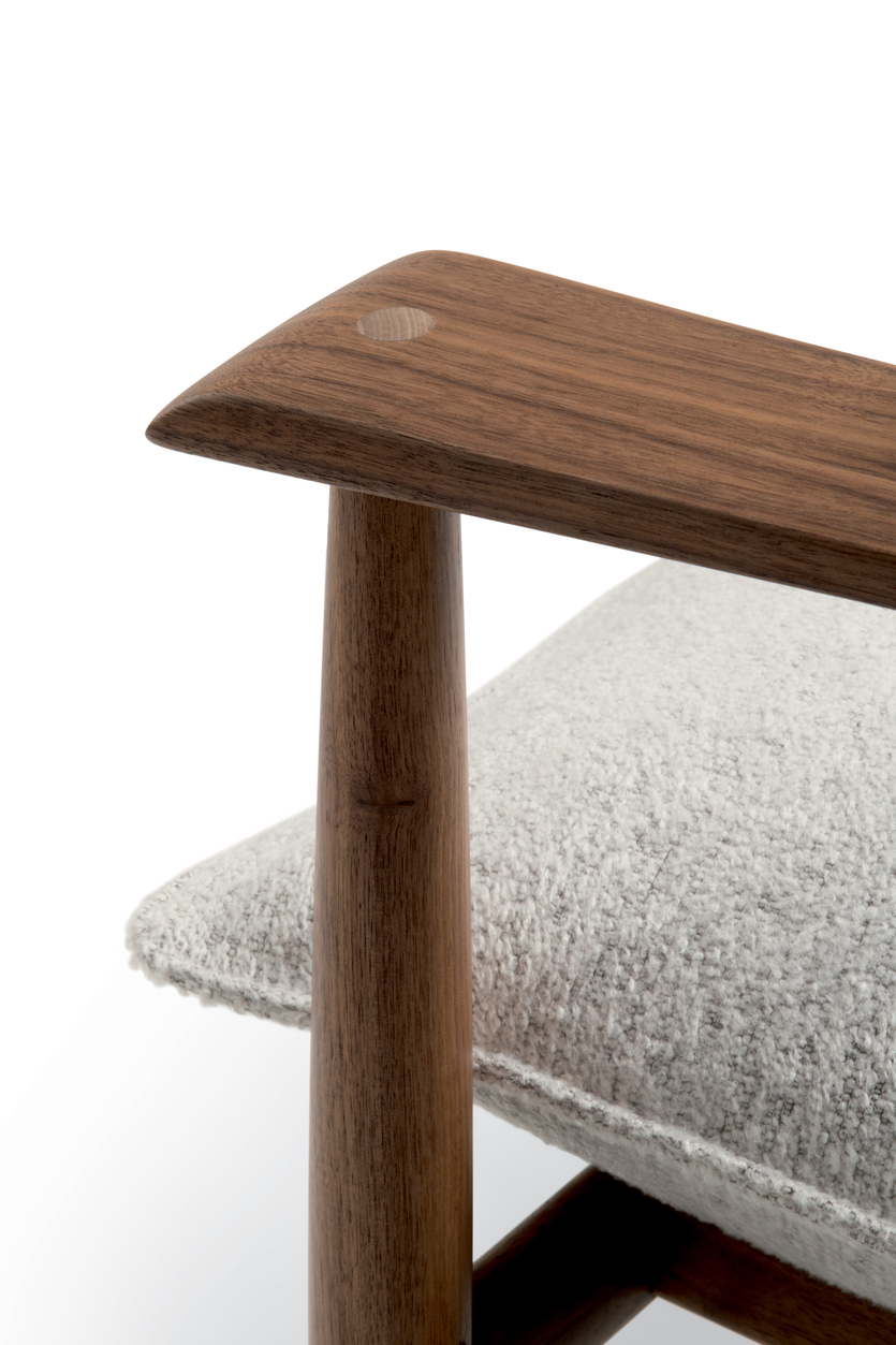 Италия-Япония: кросс-культурные кресла в гостиную