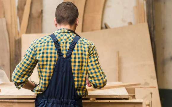 Тюменский завод по производству берёзовой фанеры останавливает работу из-за убытков