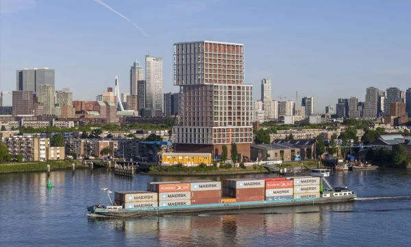 Новый отель "De Piek" на набережной в Роттердаме, Нидерланды