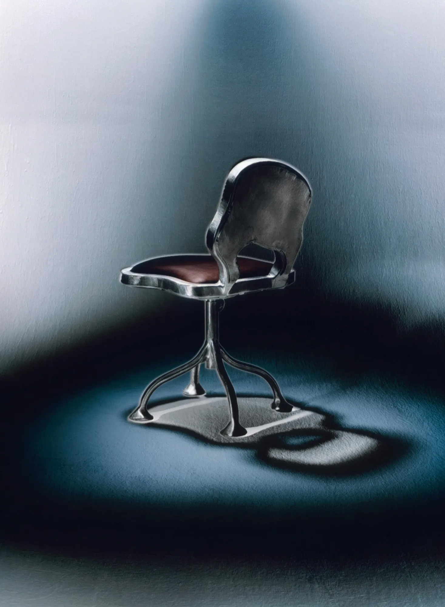 Картонная иллюзия и стулья-пришельцы: 6 главных дизайн-находок 2026 года