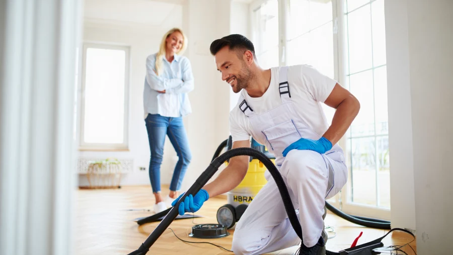 замена пластикового подоконника