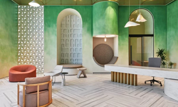 Roar ломает стереотипы с дизайном этого правительственного офиса в Абу-Даби Roar ломает стереотипы с дизайном этого правительственного офиса в Абу-Даби