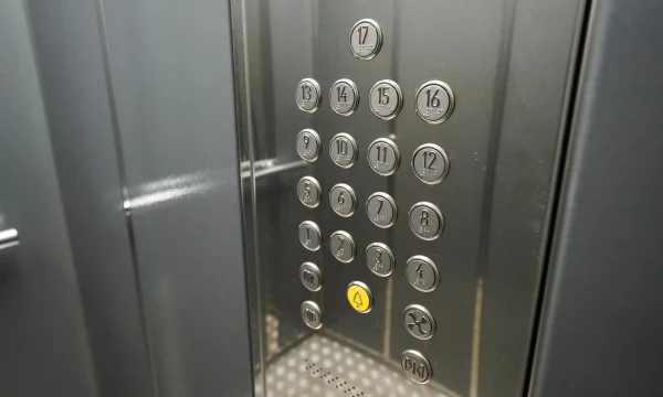 В Смоленской области в 2024 году заменят больше лифтов, чем за предыдущие 9 лет