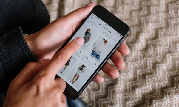 Tips for buying the right fitted women's clothes & accessories online